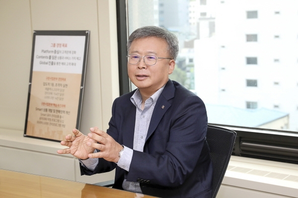 김춘구 교원라이프 대표이사가 인터뷰 질의에 답변하고 있다. 사진=교원그룹 제공