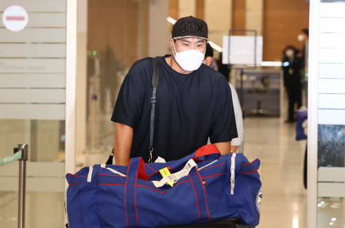 토론토 블루제이스 류현진이 지난 2일 오후 인천국제공항 2터미널을 통해 입국하고 있다. 사진= 연합뉴스.
