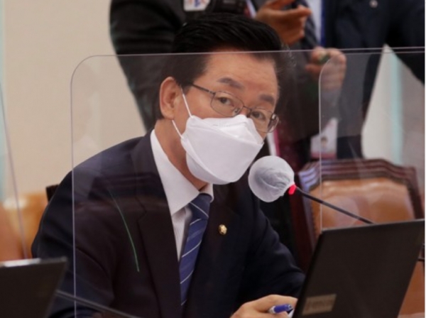 더불어민주당 정정순 의원이 15일 국회 국토교통위원회에서 열린 한국철도공사ㆍ국가철도공단 등 국정감사에서 질의하고 있다. 사진=연합뉴스