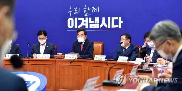 이낙연 더불어민주당 대표가 16일 국회에서 열린 최고위원회 연석회의에서 발언하고 있다. 사진=연합뉴스 제공
