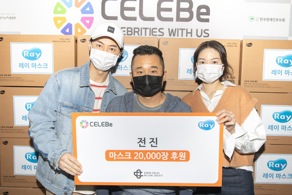 (왼쪽부터부터) 전진, 다원문화복지재단 노현태 이사, 류이서. 사진 제공=셀러비코리아.