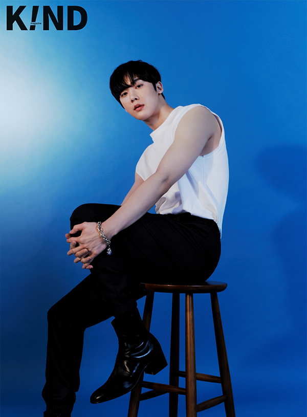 그룹 아스트로 유닛 문빈&산하의 중국 패션 매거진 화보_산하. 사진 제공=K!ND Chic.