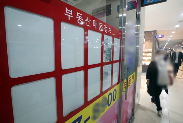 전세 품귀로 인한 전세난이 서울과 수도권뿐 아니라 지방에서도 대도시를 중심으로 확산하고 있다. 25일 부동산 업계에 따르면 전국적으로 신규 임대차 시장에서 매물 부족과 이에 따른 전셋값 상승이 계속되고 있다. 사진=연합뉴스