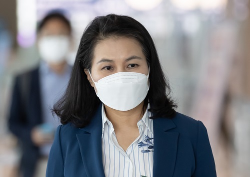 지난 9월 유명희 통상교섭본부장이 인천국제공항을 통해 미국 워싱턴 D.C로 출국하는 모습. 사진=연합뉴스