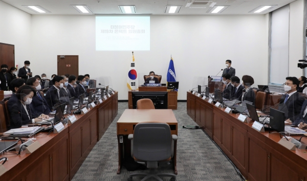 더불어민주당 이낙연 대표가 29일 오후 국회에서 열린 제19차 온택트 의원총회에서 발언하고 있다. 2020.10.29 사진=연합뉴스