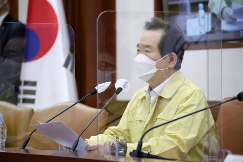정세균 국무총리가 17일 오전 정부서울청사에서 열린 신종 코로나바이러스 감염증(코로나19) 대응 중앙재난안전대책본부(중대본) 회의를 주재하며 발언하고 있다. 사진=연합뉴스