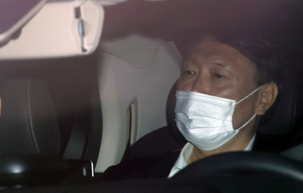 윤석열 검찰총장이 지난 20일 오전 서울 서초구 대검찰청으로 출근하는 모습. 사진=연합뉴스 제공