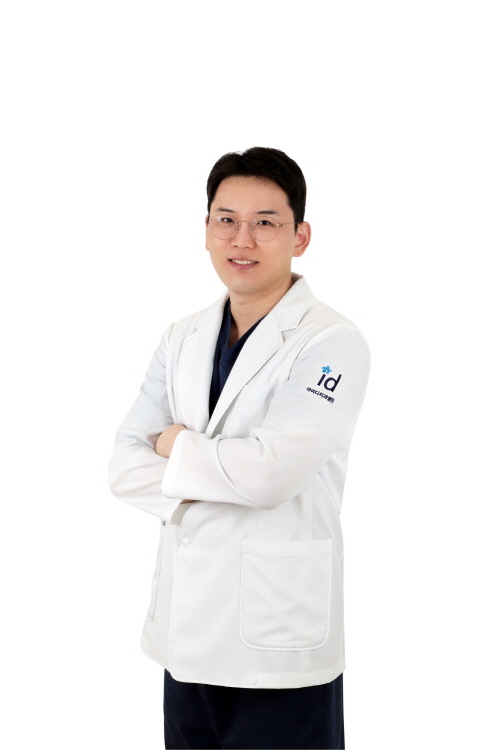 이관주 아이디치과노원점 원장(치주과 전문의). 사진=아이디병원 제공