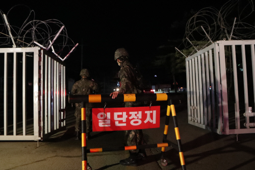 경기도 연천군 육군 모부대 신병교육대대에서 위병소. 사진= 연합뉴스.