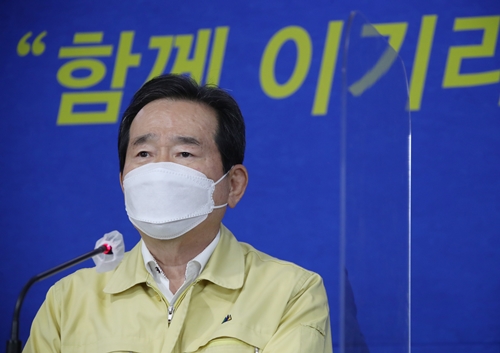 정세균 국무총리가 29일 오후 정부서울청사에서 긴급 기자 간담회를 열어 신종 코로나바이러스 감염증(코로나19) 3차 대유행 상황과 관련한 방역 강화 조치를 발표하고 있다. 사진=연합뉴스