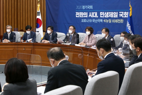 더불어민주당 김태년 원내대표가 3일 국회에서 열린 정책조정회의에서 발언하고 있다. 2020.12.3 사진=연합뉴스