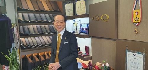 김진업 지큐양복점 대표(명장). 사진=신승엽 기자