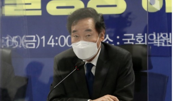 더불어민주당 이낙연 대표가 15일 국회 의원회관에서 열린 포스트코로나 불평등해소 TF 1차회의에서 발언하고 있다. 사진=연합뉴스