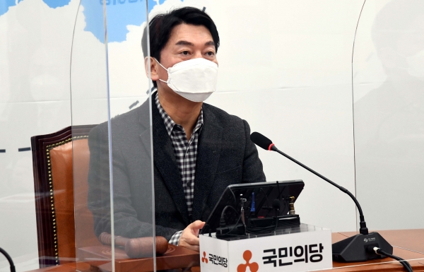 국민의당 안철수 대표가 지난 18일 국회에서 열린 최고위원회의에서 발언하고 있다. 사진=연합뉴스
