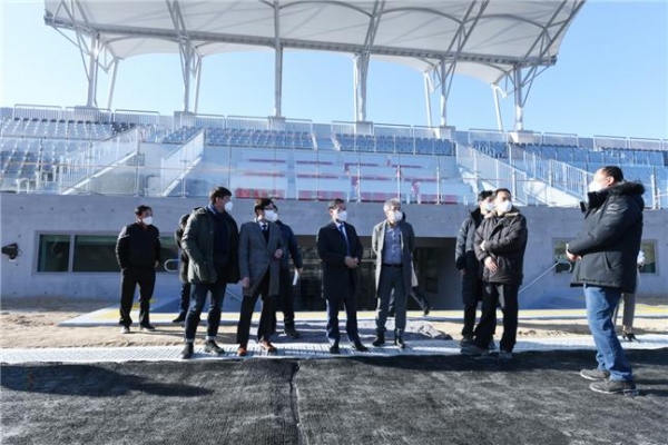 축구전용구장 건설현장 시찰중인 정시장