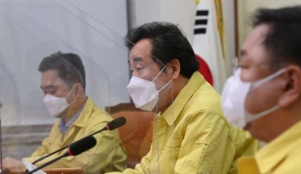 더불어민주당 이낙연 대표가 22일 오전 서울 여의도 국회에서 열린 최고위원회의에서 발언하고 있다. 사진=연합뉴스