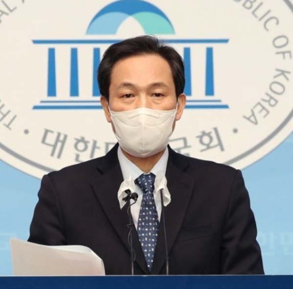 서울시장 보궐선거에 출마한 더불어민주당 우상호 의원이 22일 국회 소통관에서 7번째 선거공약을 발표하고 있다. 사진=연합뉴스