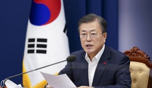 문재인 대통령이 25일 오후 청와대에서 열린 복지부·식약처·질병청 2021년 업무보고에서 발언하고 있다. 사진=연합뉴스