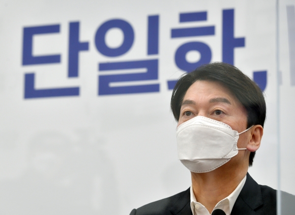 안철수 국민의당 대표가 28일 서울 여의도 국회에서 열린 최고위원회의에서 발언하고 있다. 사진=연합뉴스