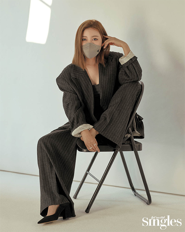 가수 송가인 화보. 사진 제공=싱글즈.