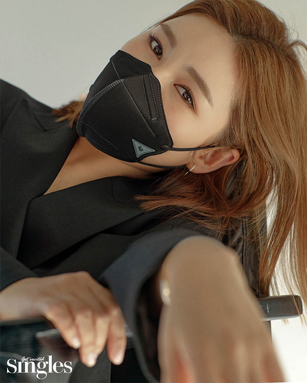 가수 송가인 화보. 사진 제공=싱글즈.