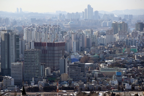 (서울=연합뉴스) 이날 남산에서 바라본 서울 시내 모습 (2)