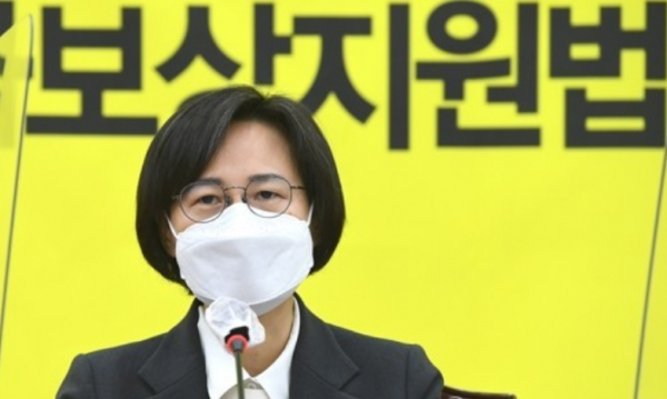 정의당 강은미 비상대책위원장이 25일 오전 서울 여의도 국회에서 열린 비상대책위원회 회의에서 발언하고 있다. 사진=연합뉴스