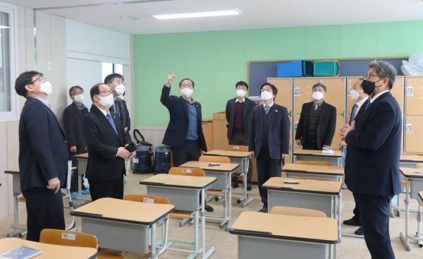 ‘모듈러 공법’ 활용 임시교사 방문 (제공=경기도의회)