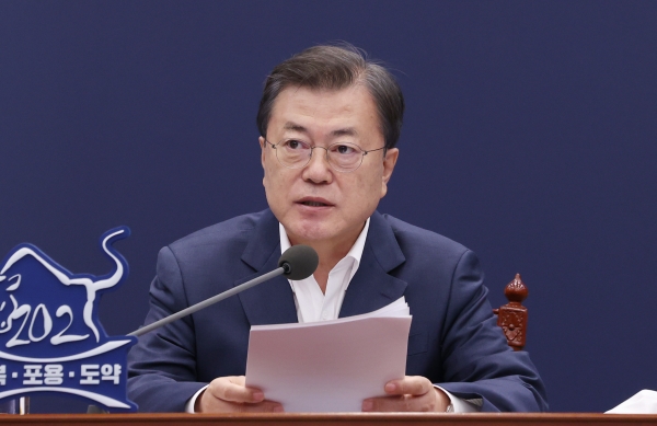 문재인 대통령이 8일 청와대에서 열린 법무부·행정안전부 업무보고에서 발언하고 있다. 사진=연합뉴스