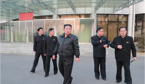 김정은 북한 국무위원장은 지난 10일 국가우주개발국을 시찰하고 5년내 다량의 정찰위성 배치 의지를 드러냈다. 사진=연합뉴스