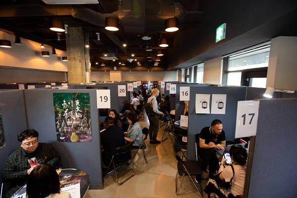NAFF 프로젝트 마켓 비즈니스 미팅 현장. 올해 NAFF 프로젝트 비즈니스 미팅은B.I.G 기간인 7월 9~12일까지 오프⋅온라인 하이브리드 방식으로 진행한다.<br>