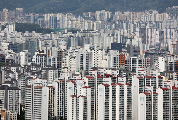 서울 시내 아파트 단지 모습. 외국인이 소유한 주택의 임대차 계약이 올해 들어 급격히 증가하고 있다. 사진=연합뉴스.