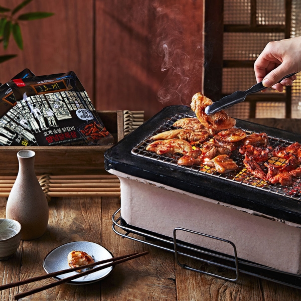 SPC삼립이 야놀자와 협업해 출시한 간편식 신제품 ‘효계 숯불 닭갈비’ 3종. 사진=SPC삼립 제공