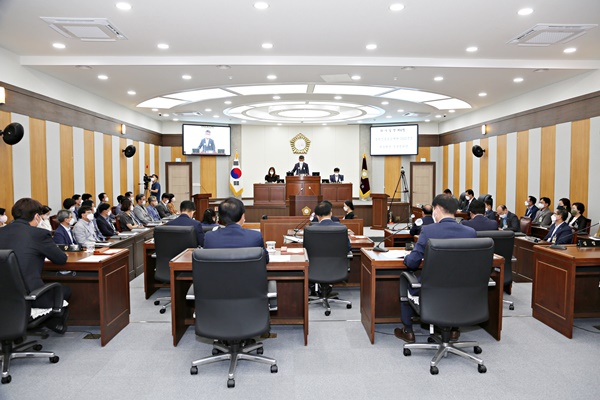 칠곡군의회는 7월 19일부터 7월 28일까지 10일간의 일정으로 임시회를 마무리했다.