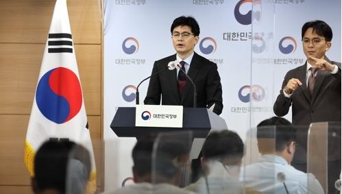 한동훈 법무부 장관이 12일 정부서울청사 브리핑실에서 윤석열 정부 첫 특별사면인 '8·15 광복절 특별사면' 대상자를 발표하고 있다. 사진=연합뉴스