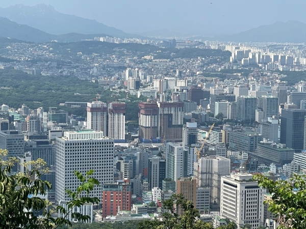 남산 서울타워에서 바라본 강북 지역 아파트 단지 모습. 사진=김간언 기자