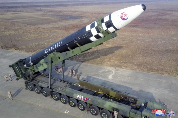 북한이 지난 18일 김정은 국무위원장의 지도 아래 신형의 대륙간탄도미사일 화성-17형을 시험발사했다. 사진=연합뉴스