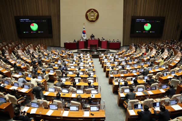 24일 오후 국회 본회의에서 대법관(오석준) 임명동의안이 통과되고 있다. 사진=연합뉴스.