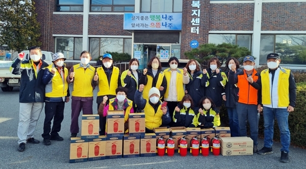나주 금천면, 취약계층 20가구에 ‘화재경보기·소화기’ 지원(사진제공=나주시)