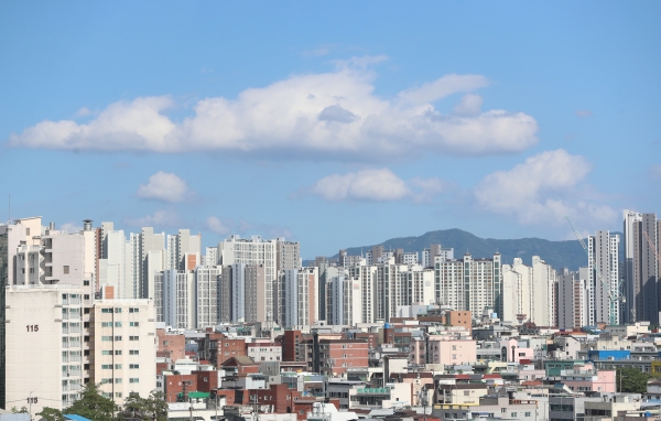 정부의 규제완화책에도 지방에서 미분양 물량이 속출하자 일부 단지는 할인분양과 중도금 무이자 등 금융혜택을 제시하고 있다. 사진=연합뉴스