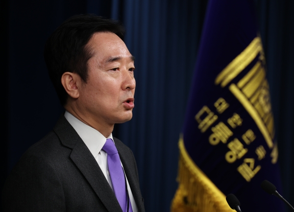 대통령실 신임 대변인에 임명된 이도운 전 문화일보 논설위원이 5일 오후 서울 용산 대통령실 청사에서 소감을 밝히고 있다. 사진=연합뉴스