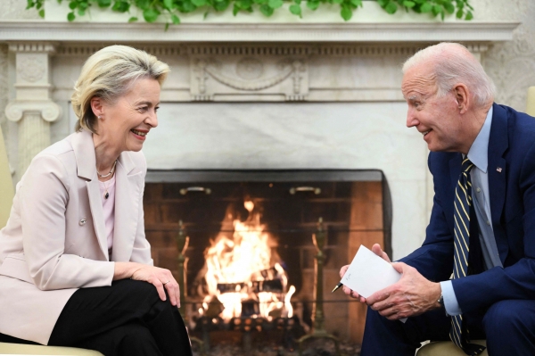 사진은 지난 10일 미국 백악관에서 조 바이든 미국 대통령과 우르줄라 폰 데어 라이엔 EU 집행위원장이 만난 모습. 사진=연합뉴스