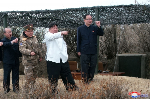 김정은 북한 국무위원장이 21~23일 진행된 '핵무인수중공격정' 수중폭발 시험과 전략순항미사일 핵탄두 모의 공중폭발시험에 참관했다. 사진=연합뉴스
