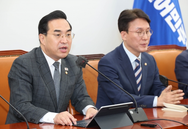 더불어민주당 박홍근 원내대표가 28일 국회에서 열린 원내대책회의에서 발언하고 있다. 사진=연합뉴스