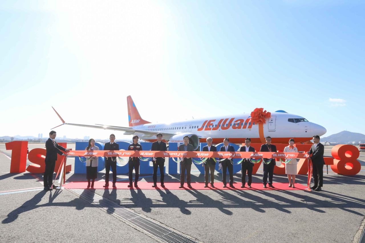 제주항공, 737-8 첫 구매기 도입…