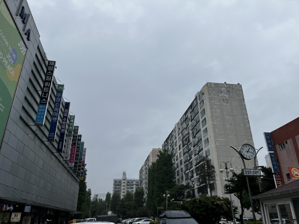 서울 강남권의 한 재건축 아파트 상가 전경. 사진=김다니엘 기자 제공