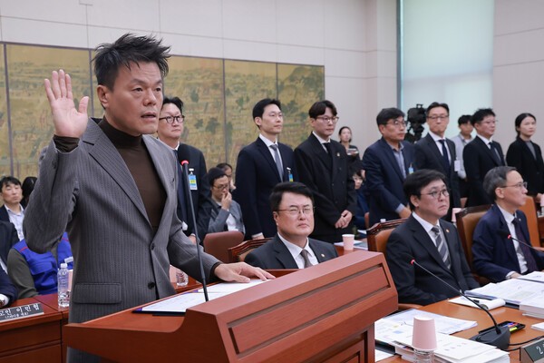 [오늘의 국감이슈]'<b>패노메논</b>' <b>특혜 공방</b>·DMZ 지뢰까지…상임위 곳곳 격...