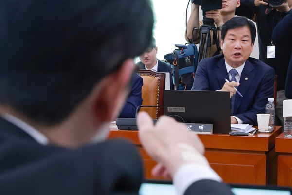 <b>법사위</b> 마지막 <b>국감</b>도 <b>파행</b>…'오세훈 무죄·조희대 탄핵' 놓고 여야 충돌