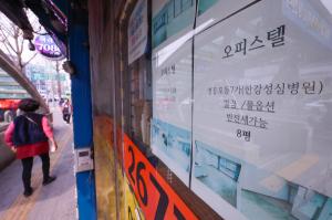 '부실금융사' 10년來 최다... 저축銀·부동산신탁 벼랑 끝 - 뉴스 썸네일 이미지