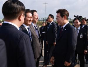 <b>정청래</b>, 野와 대화한다는 李 대통령에···"與 대표로서 싸울 일 할 것...
